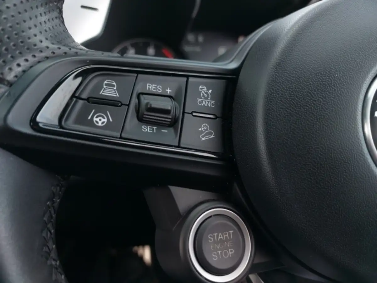 2020-alfa-romeo-stelvio-20-veloce-big-12