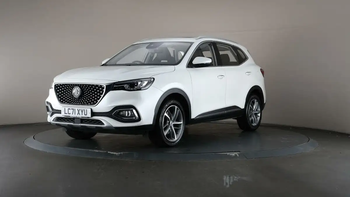 2021-mg-hs-15t-gdi-exclusive-162ps-big-35