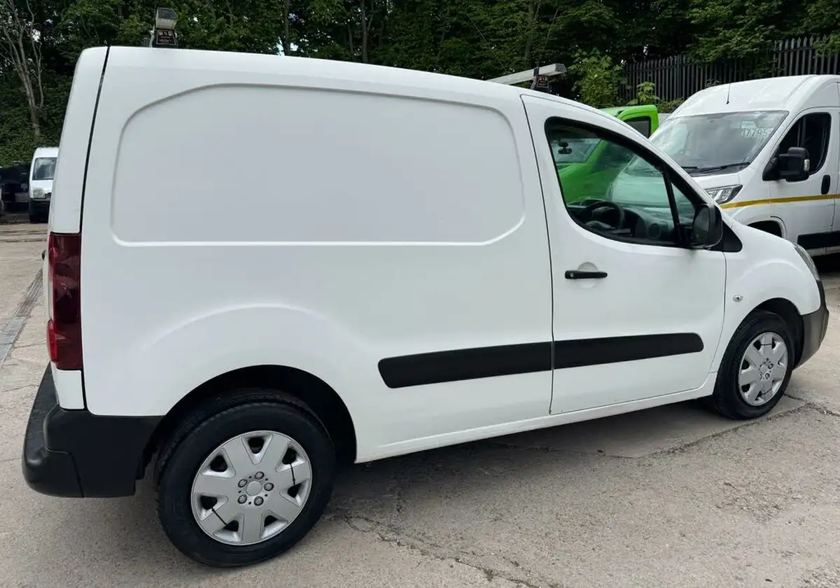 2015-peugeot-partner-16td-s-l1-92-850-panel-van-big-5