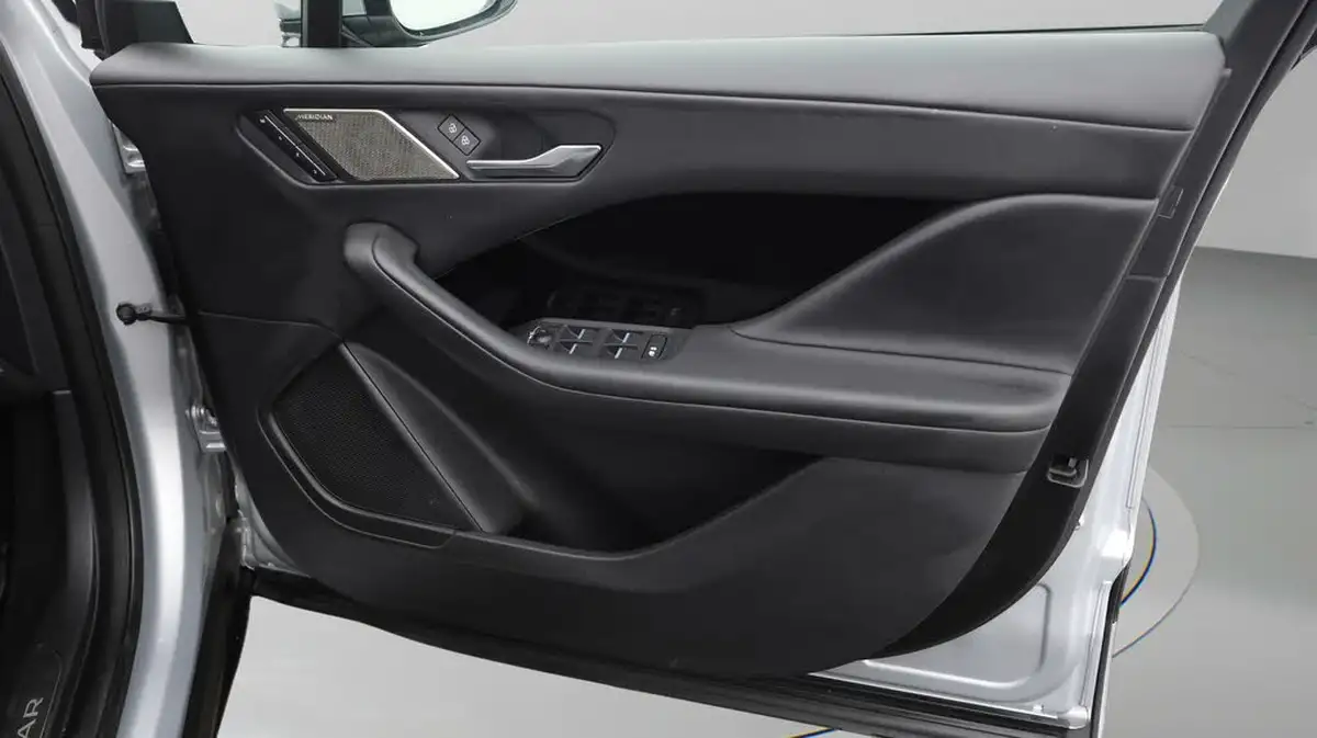 2021-jaguar-i-pace-ev400-se-big-14