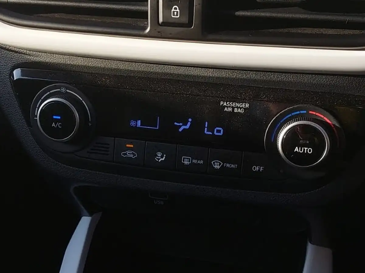 2022-hyundai-i10-12-premium-auto-big-10