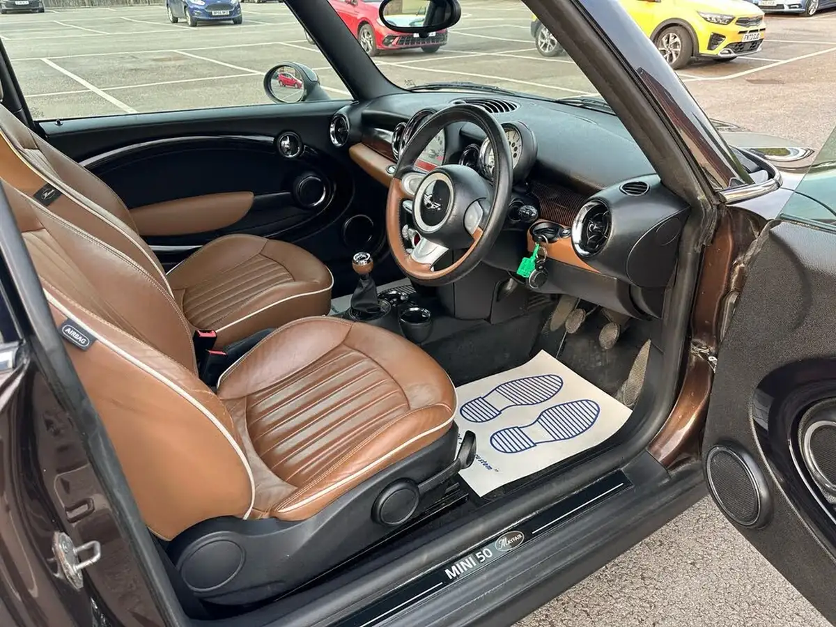 2009-mini-cooper-16-cooper-mayfair-big-10