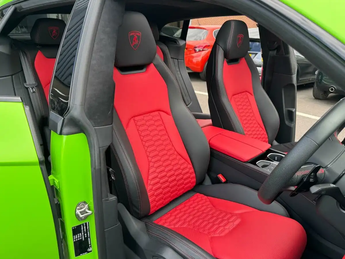 2021-lamborghini-urus-40-no-trim-big-24