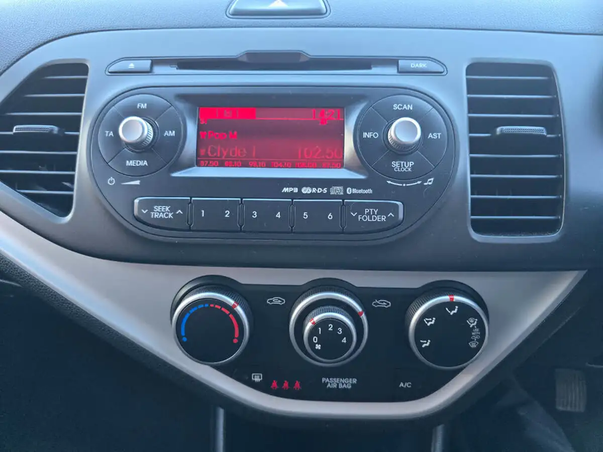 2014-kia-picanto-10-vr7-3d-big-51