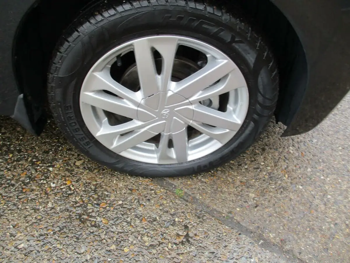 2015-toyota-aygo-10-vvt-i-x-pression-x-wave-x-shift-big-6