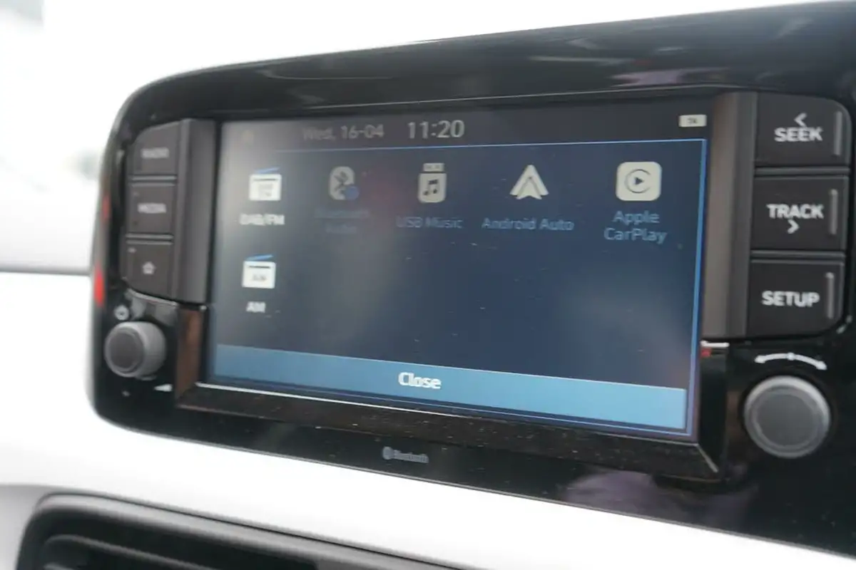 2023-hyundai-i10-10-premium-big-38