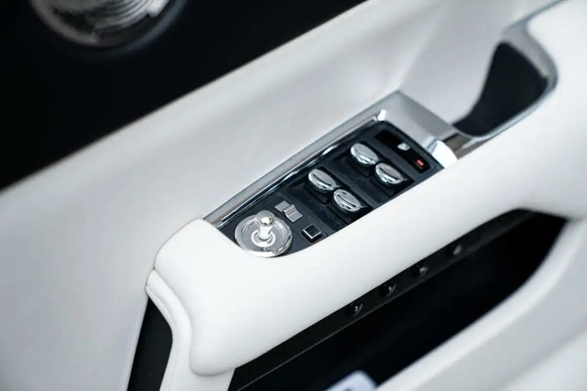 2021-rolls-royce-wraith-66-big-44