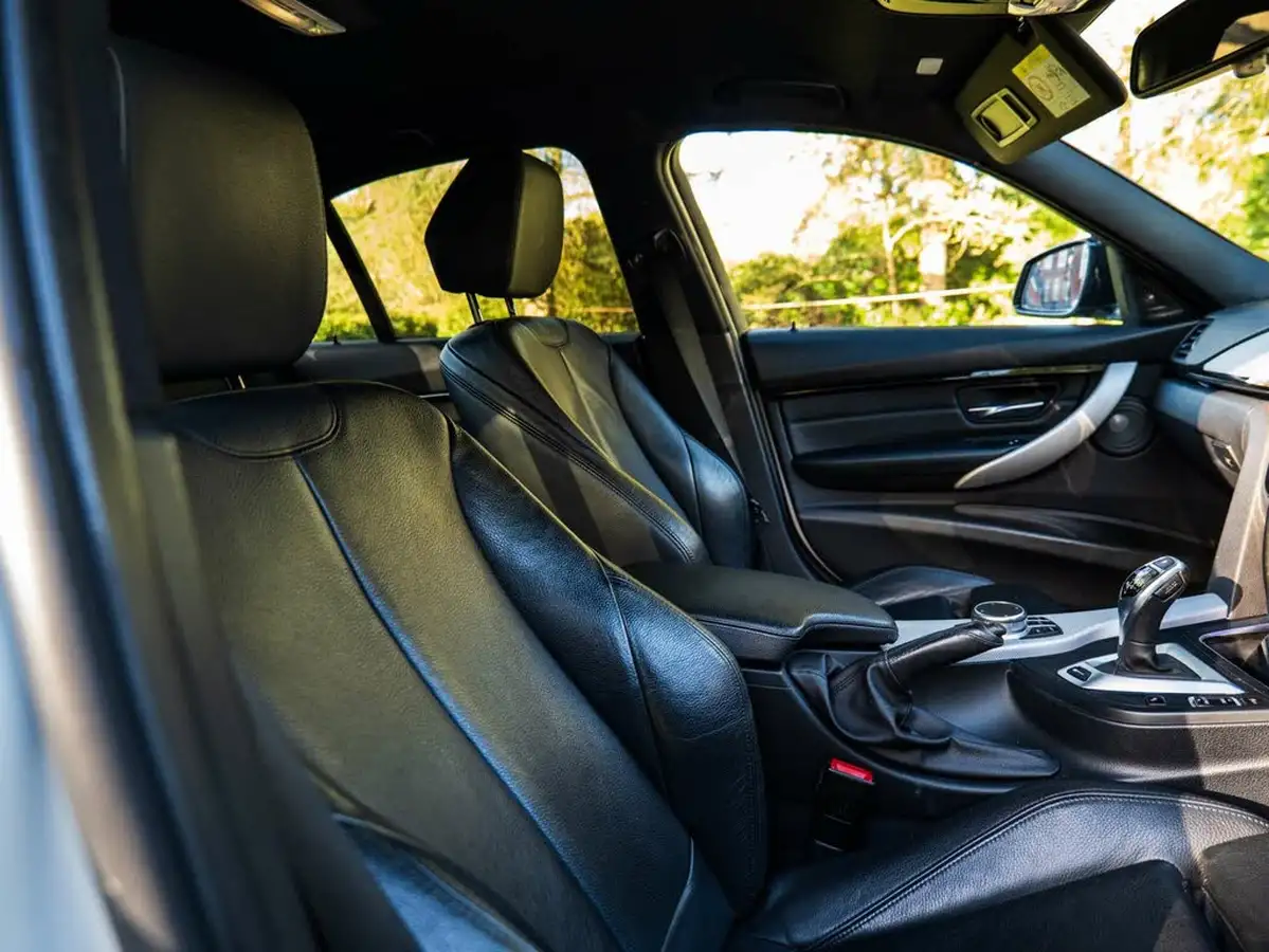 2017-bmw-3-series-20-330e-m-sport-shadow-edition-big-11