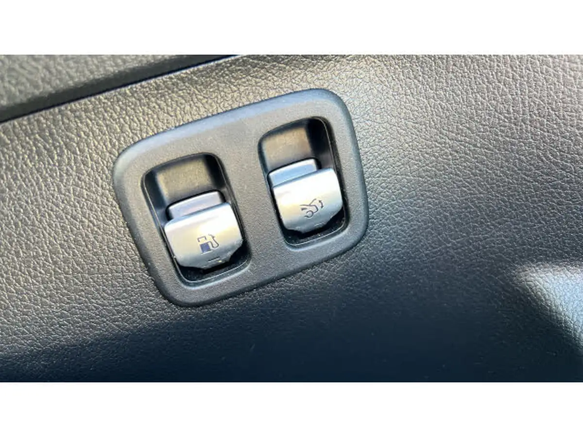2023-mercedes-benz-c-class-20-c300e-amg-line-premium-plus-estate-5d-big-22