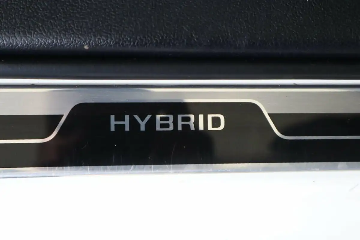 2019-toyota-prius-18-vvt-i-excel-cvt-big-22