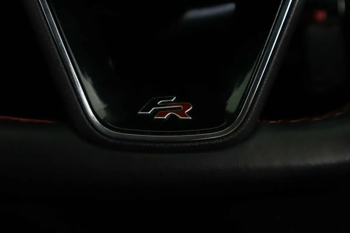 2019-seat-leon-20-tsi-fr-sport-hatchback-big-57