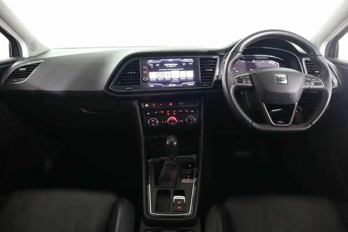 2019-seat-leon-20-tsi-fr-sport-hatchback-big-9
