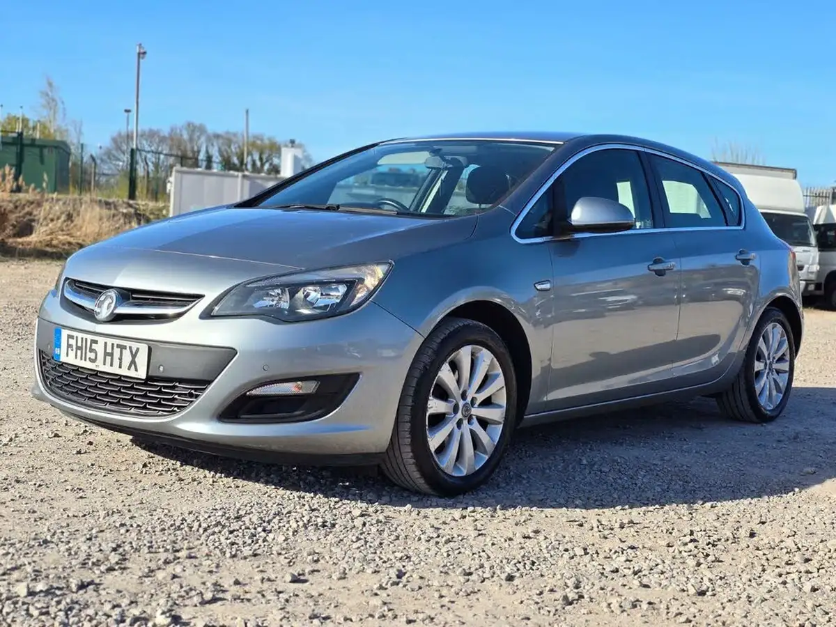 2015-vauxhall-astra-16-tech-line-hatchback-auto-big-8