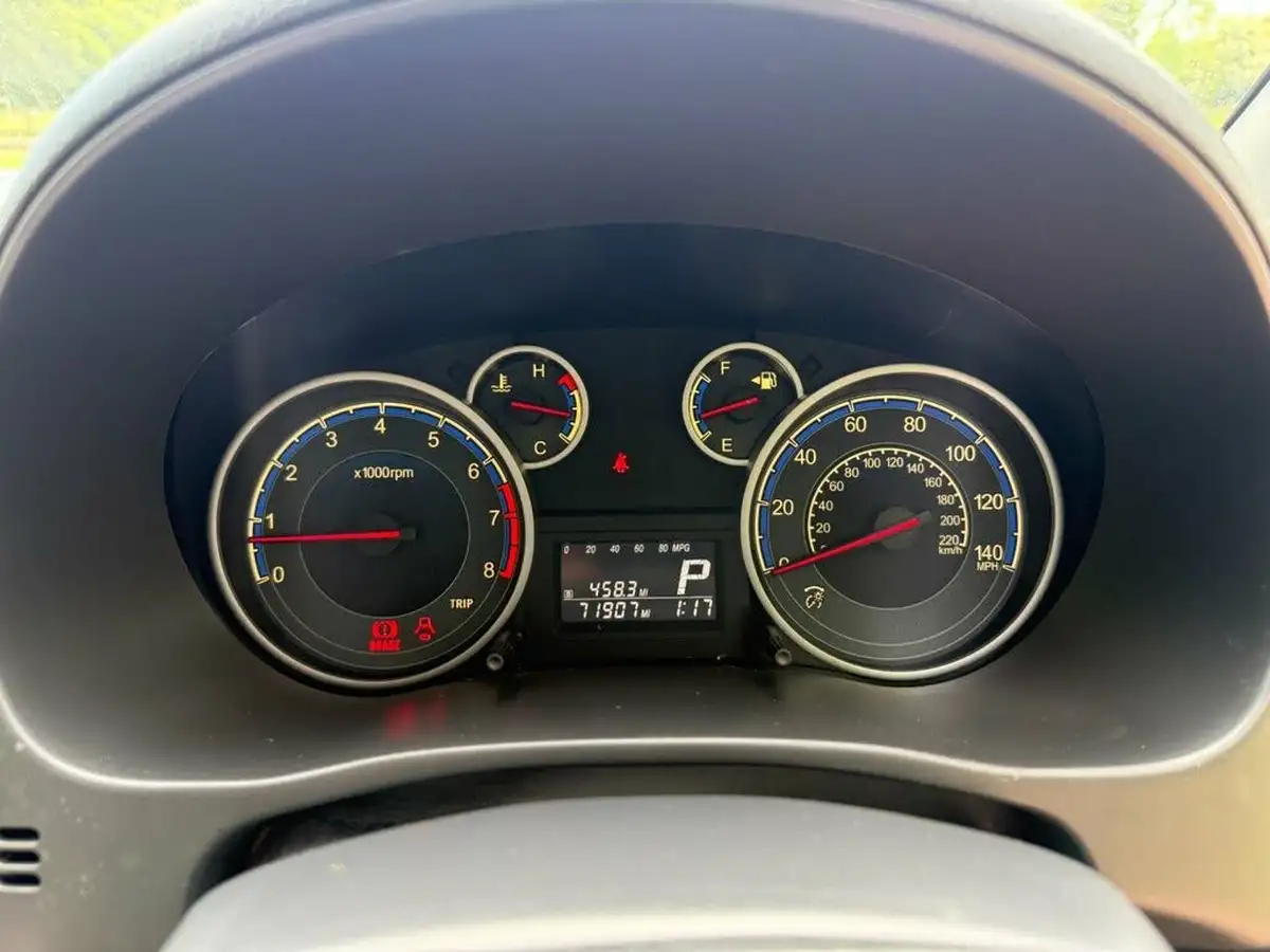 2013-suzuki-sx4-big-18