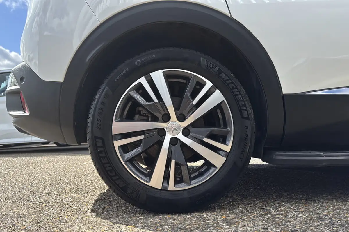 2023-peugeot-3008-suv-12-puretech-allure-premium-eat8-big-6