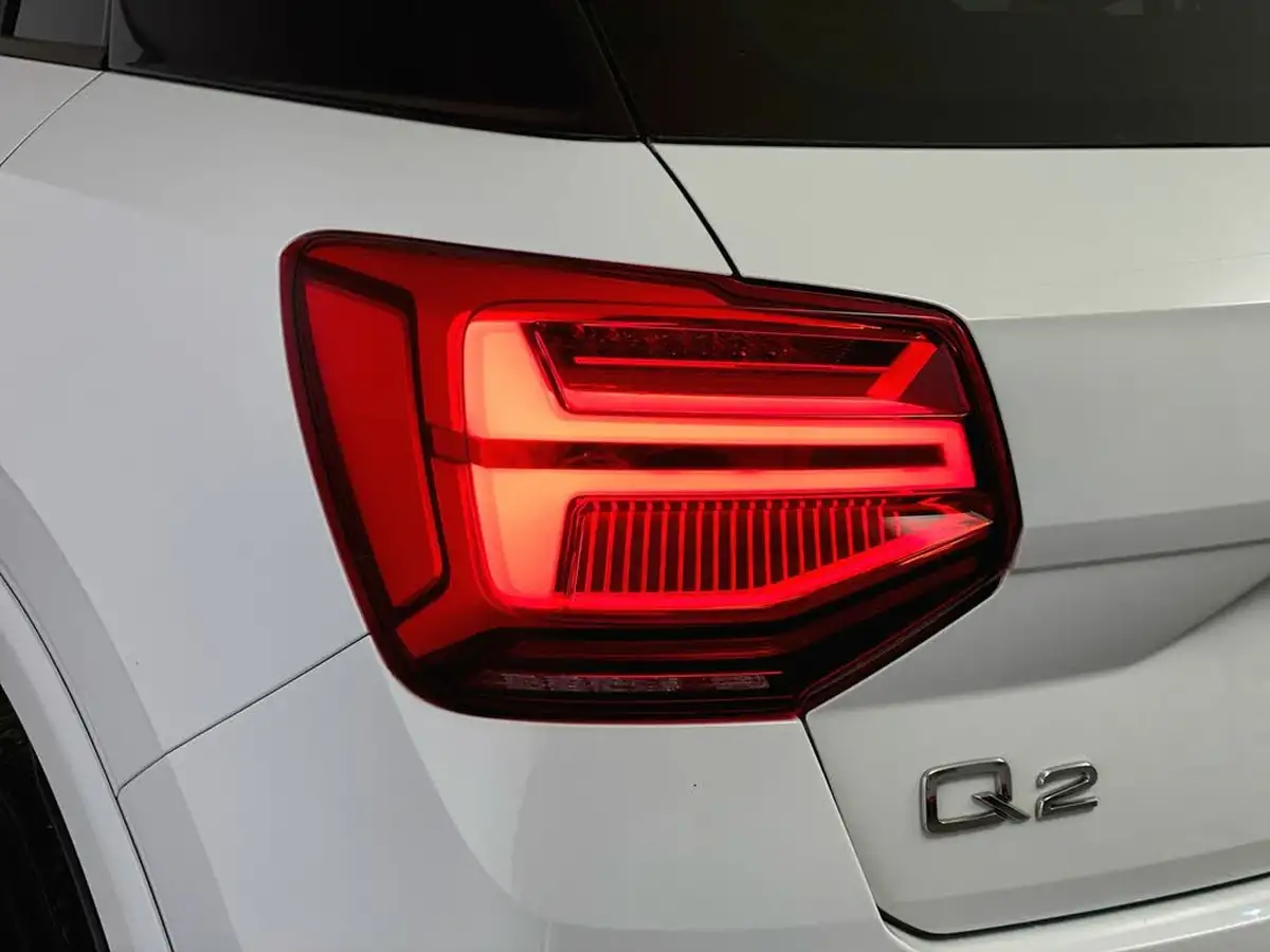 2022-audi-q2-15-35-tfsi-black-edition-s-tronic-big-36