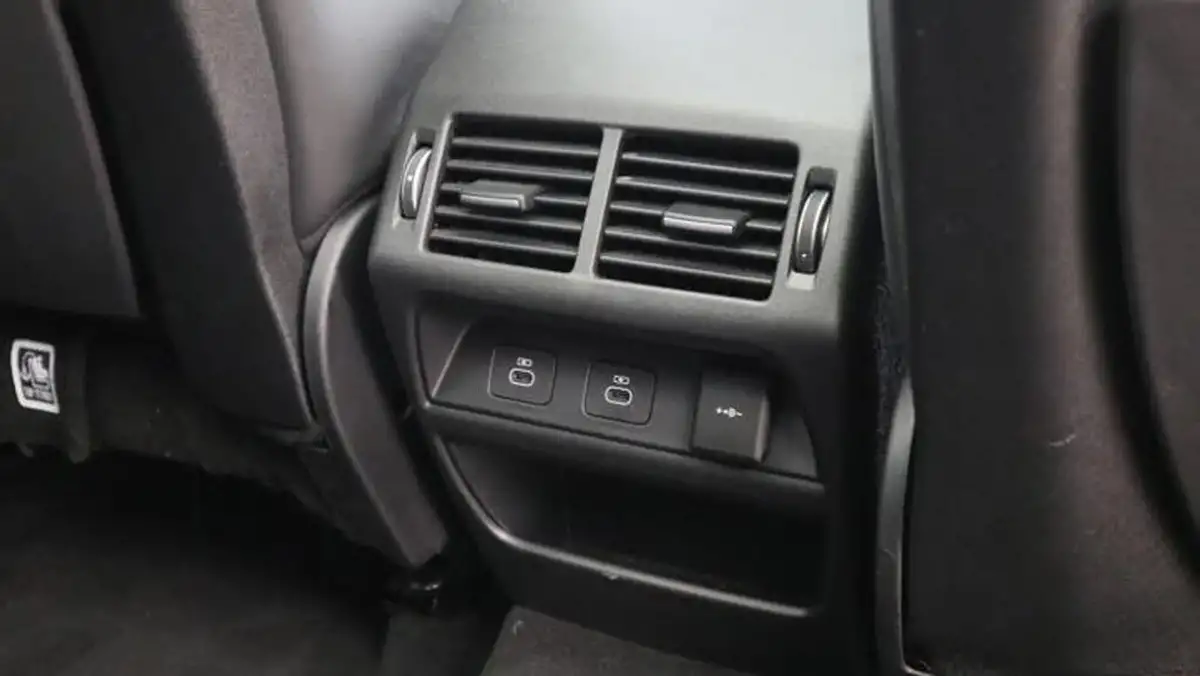 2024-land-rover-discovery-sport-15-p300e-dynamic-hse-big-17