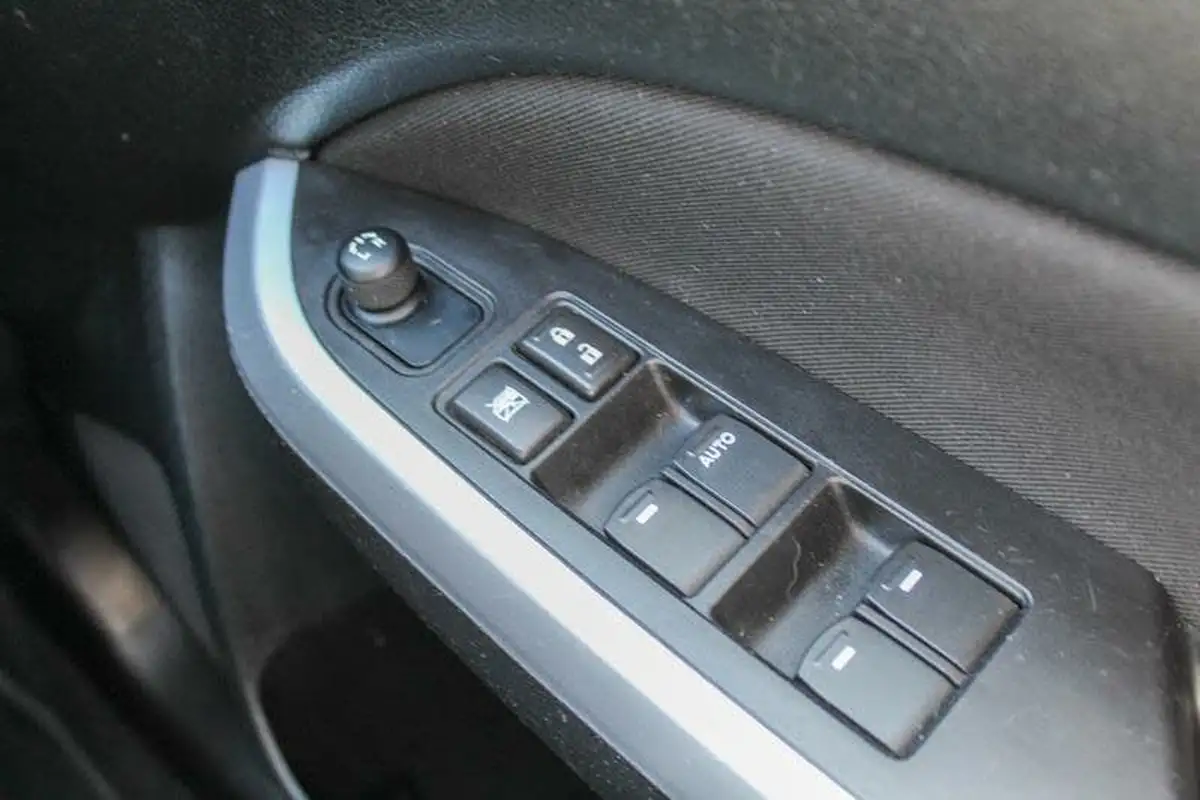 2016-suzuki-vitara-16-sz-t-big-25