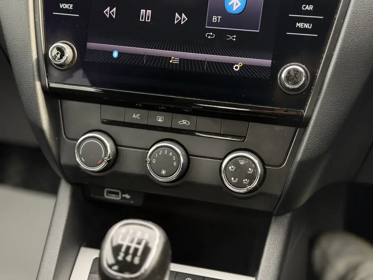 2020-skoda-octavia-10-tsi-s-hatchback-big-38