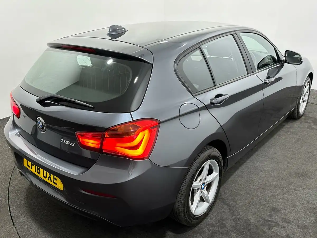 2018-bmw-1-series-20td-118d-se-5d-big-46