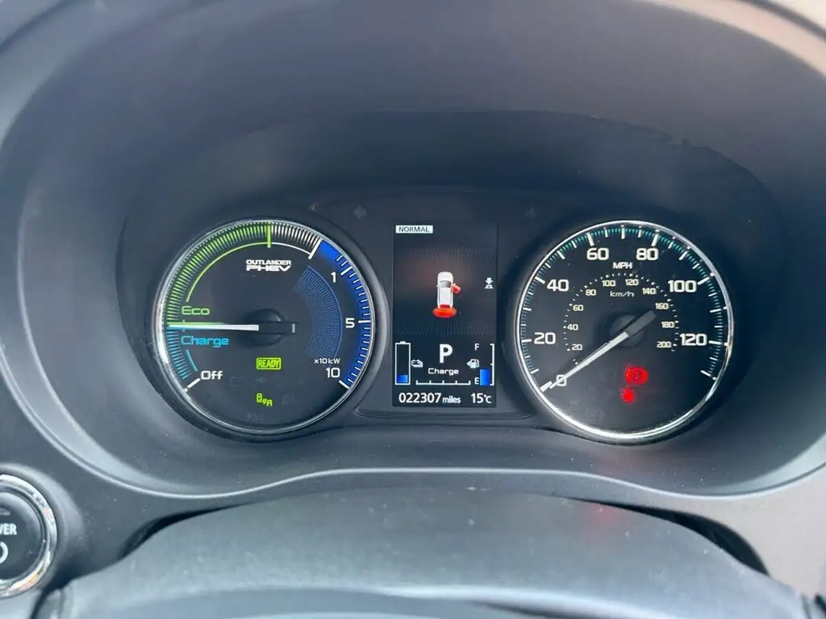 2019-mitsubishi-outlander-24-4h-phev-big-30
