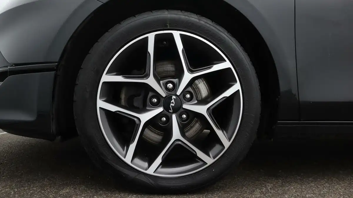 2022-kia-ceed-15-t-gdi-3-sportswagon-big-18