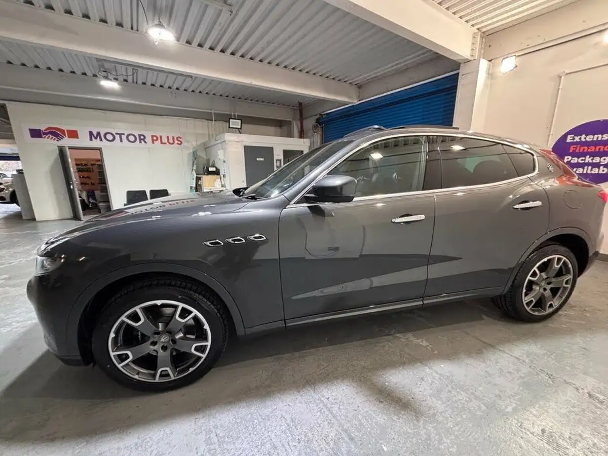 2017-maserati-levante-30td-4x4-no-trim-big-4
