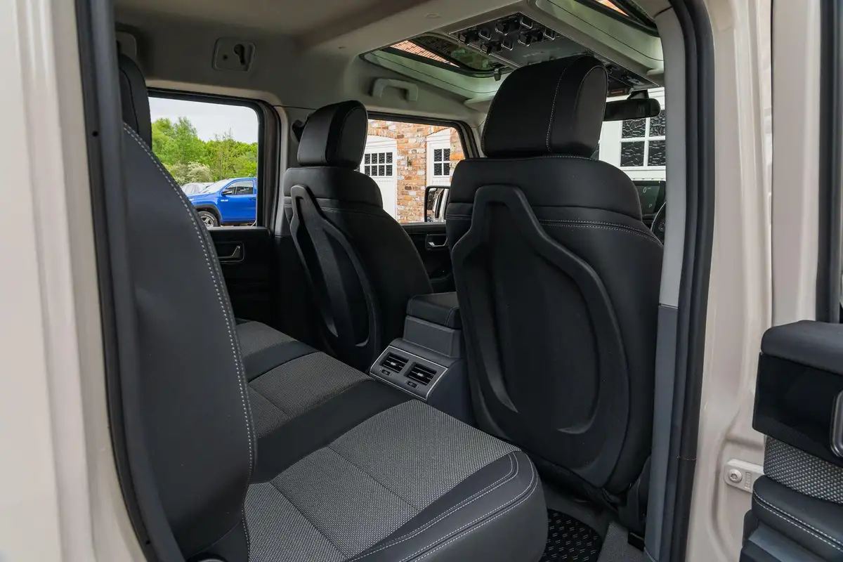 2024-ineos-grenadier-30-286pseu6d2-seat-commercial-panel-van-big-33