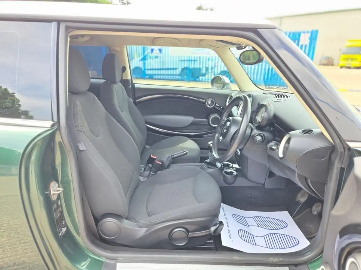 2012-mini-cooper-16-cooper-122bhp-hatchback-3d-big-13