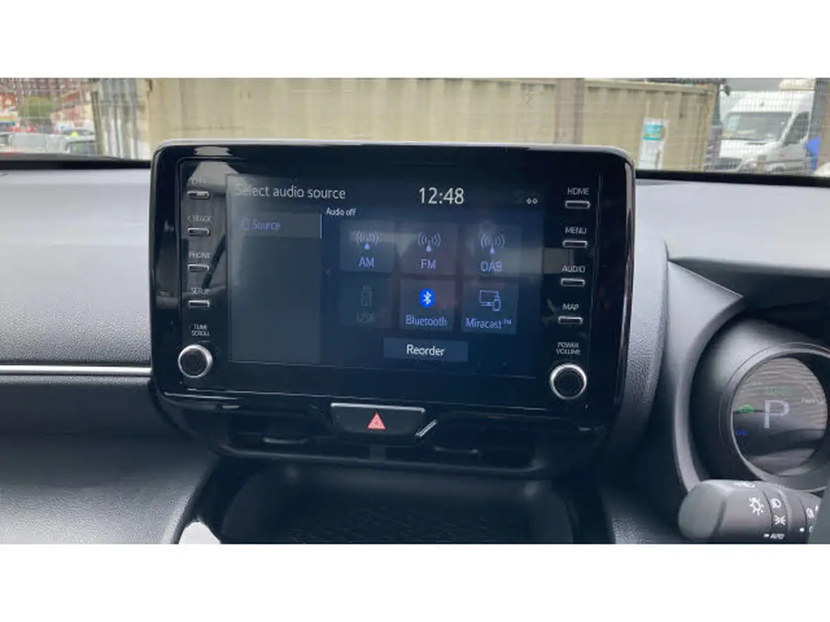 2023-toyota-yaris-cross-15-vvt-i-icon-big-26