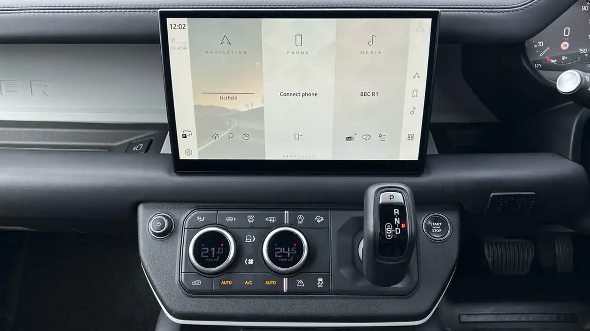 2023-land-rover-110-defender-30-d300-x-dynamic-hse-big-13