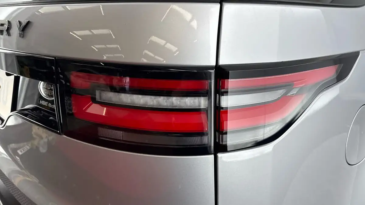 2019-land-rover-discovery-30-sd6-hse-luxury-big-24