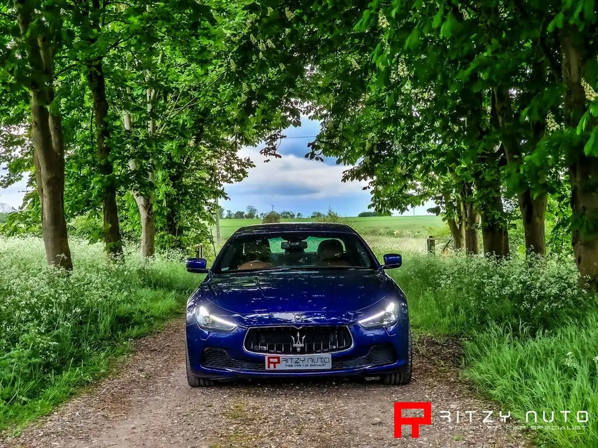 2016-maserati-ghibli-30-s-big-9