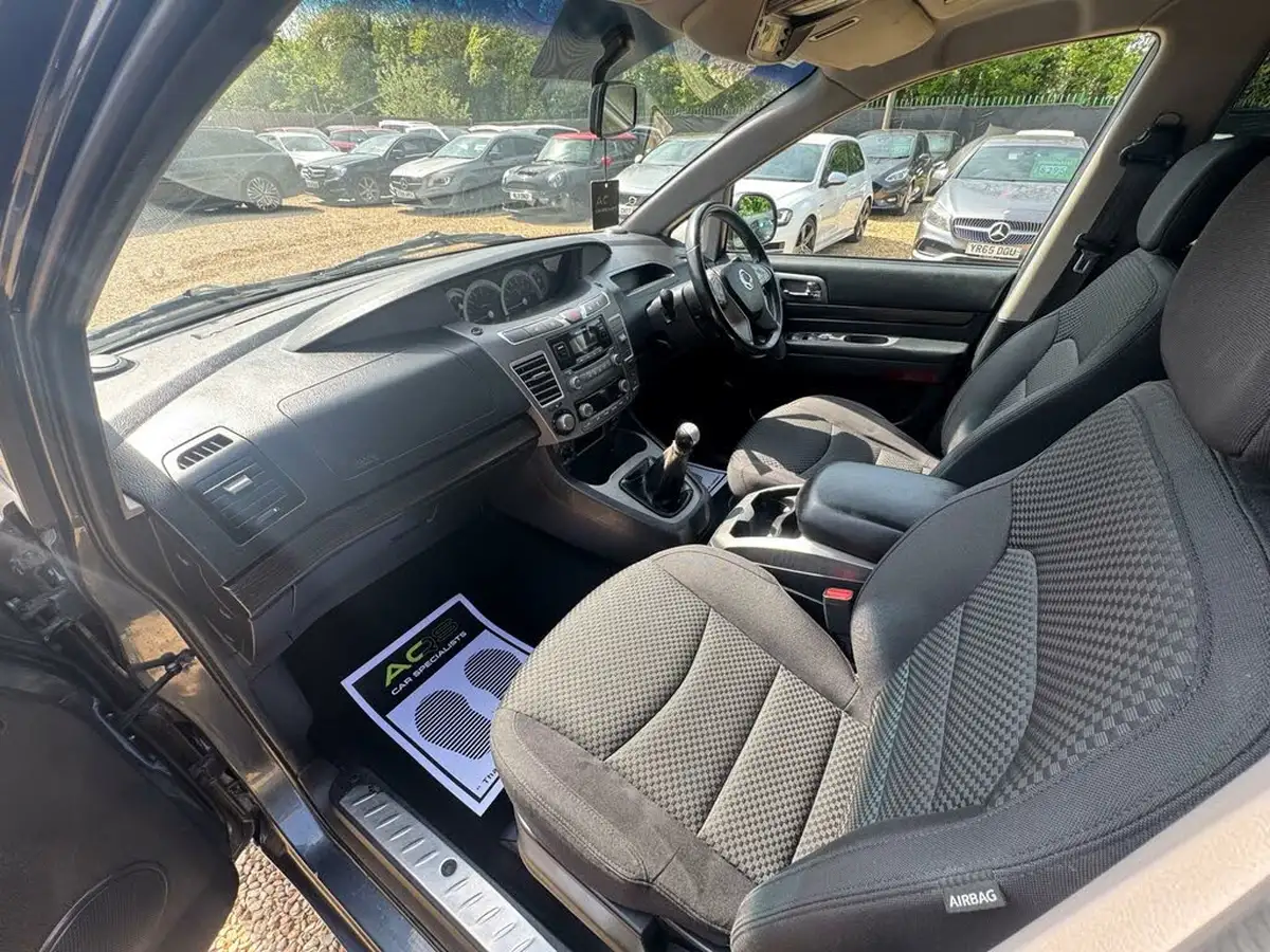 2017-kgm-ssangyong-turismo-22td-se-big-33