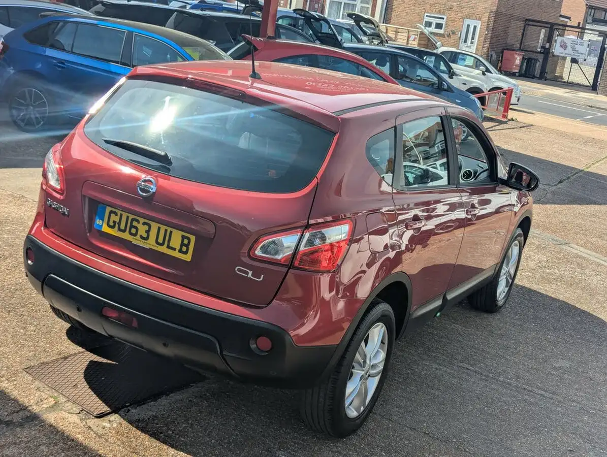 2013-nissan-qashqai-16-acenta-big-23
