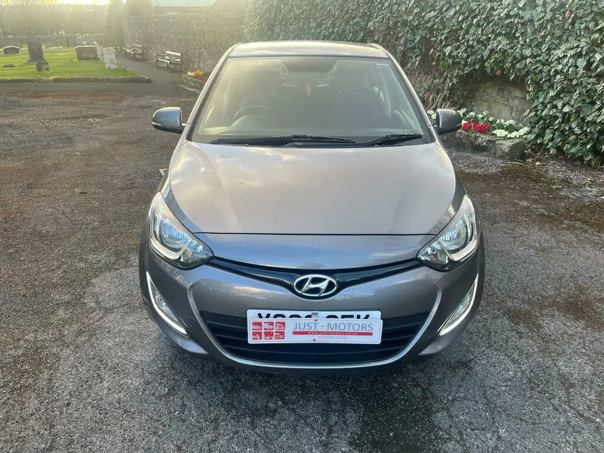 2012-hyundai-i20-14-style-99bhp-big-35