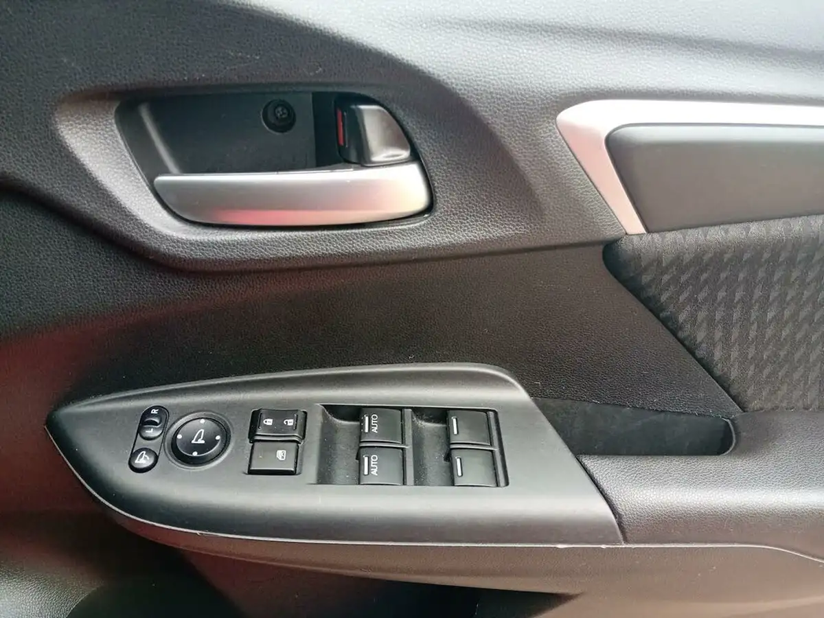 2019-honda-jazz-13-i-vtec-ex-navi-cvt-big-40