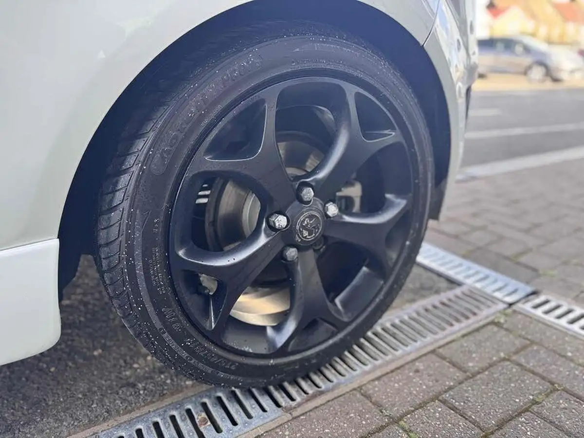 2013-vauxhall-corsa-16-vxr-big-11