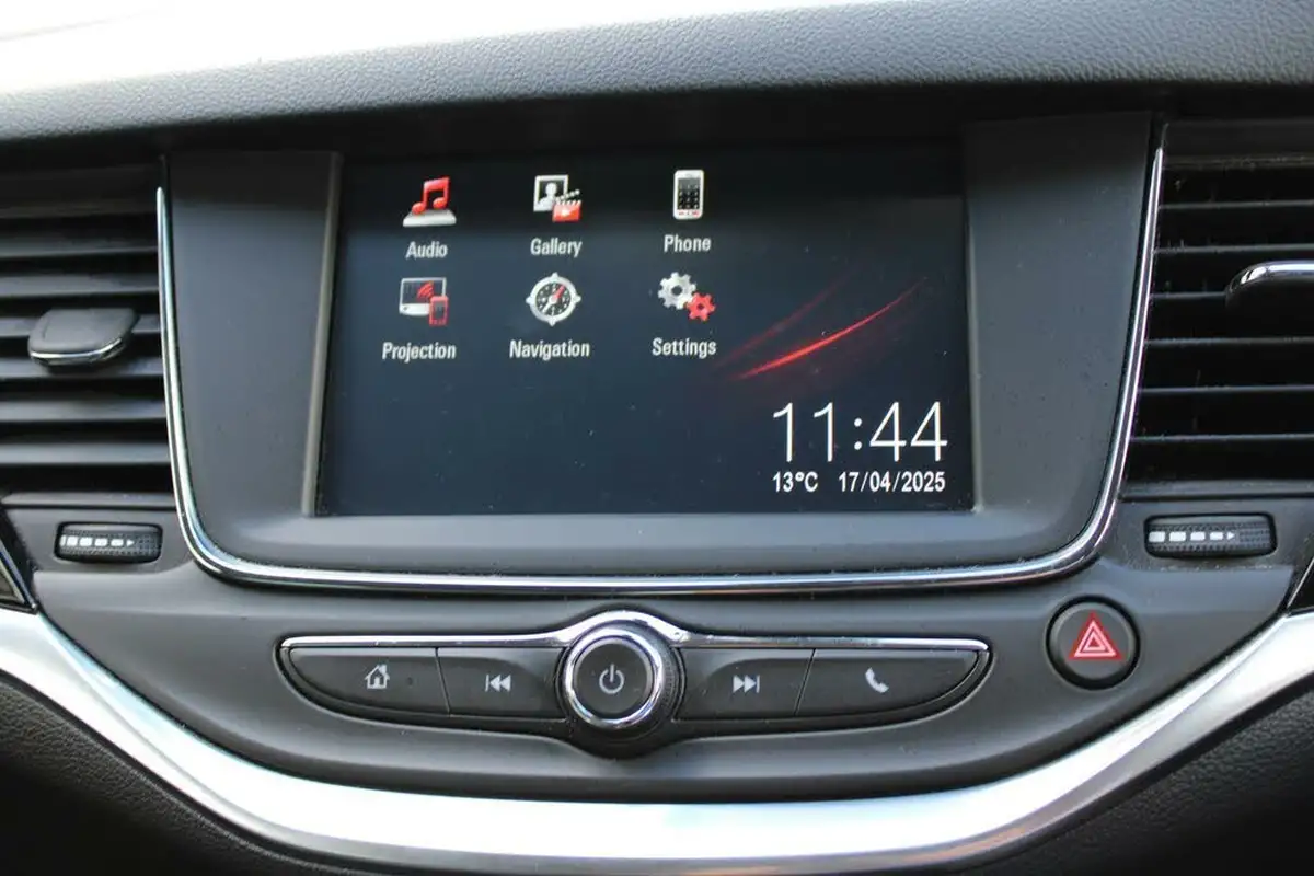 2019-vauxhall-astra-14i-16v-turbo-griffin-ss-big-18