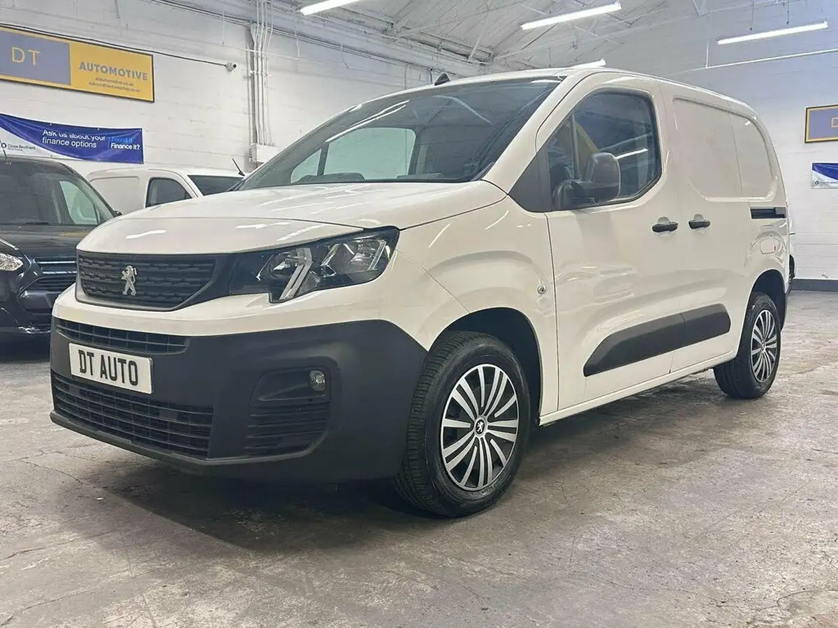 2019-peugeot-partner-15-bluehdi-1000-professional-100ps-eu6dt-panel-big-17