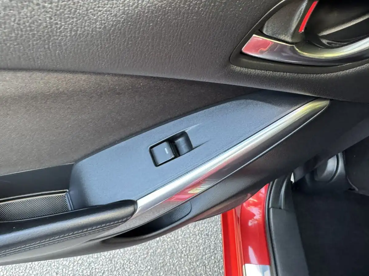 2013-mazda-mazda6-20-se-l-nav-saloon-4d-big-23