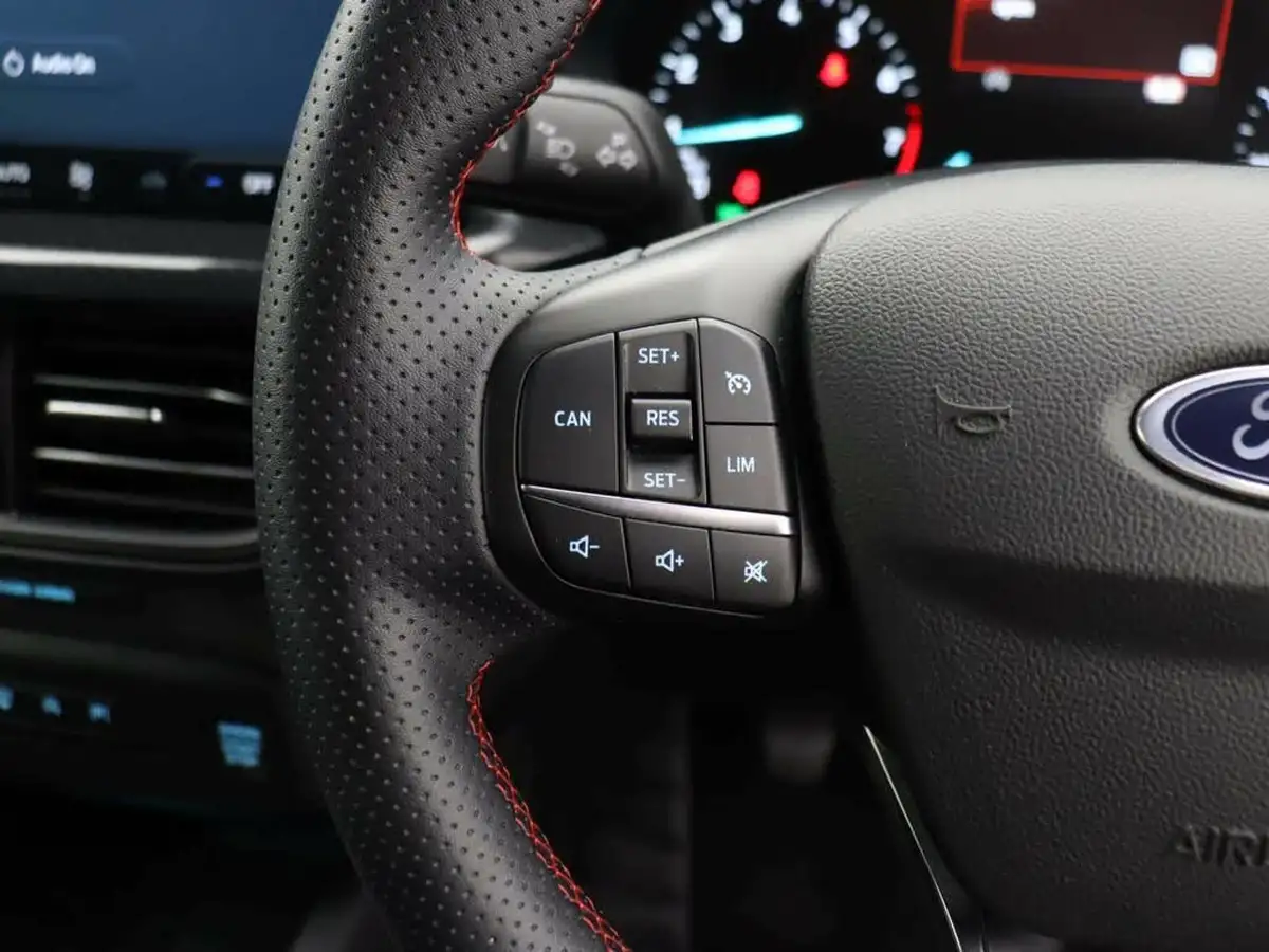 2023-ford-focus-10t-st-line-125ps-hatchback-big-15