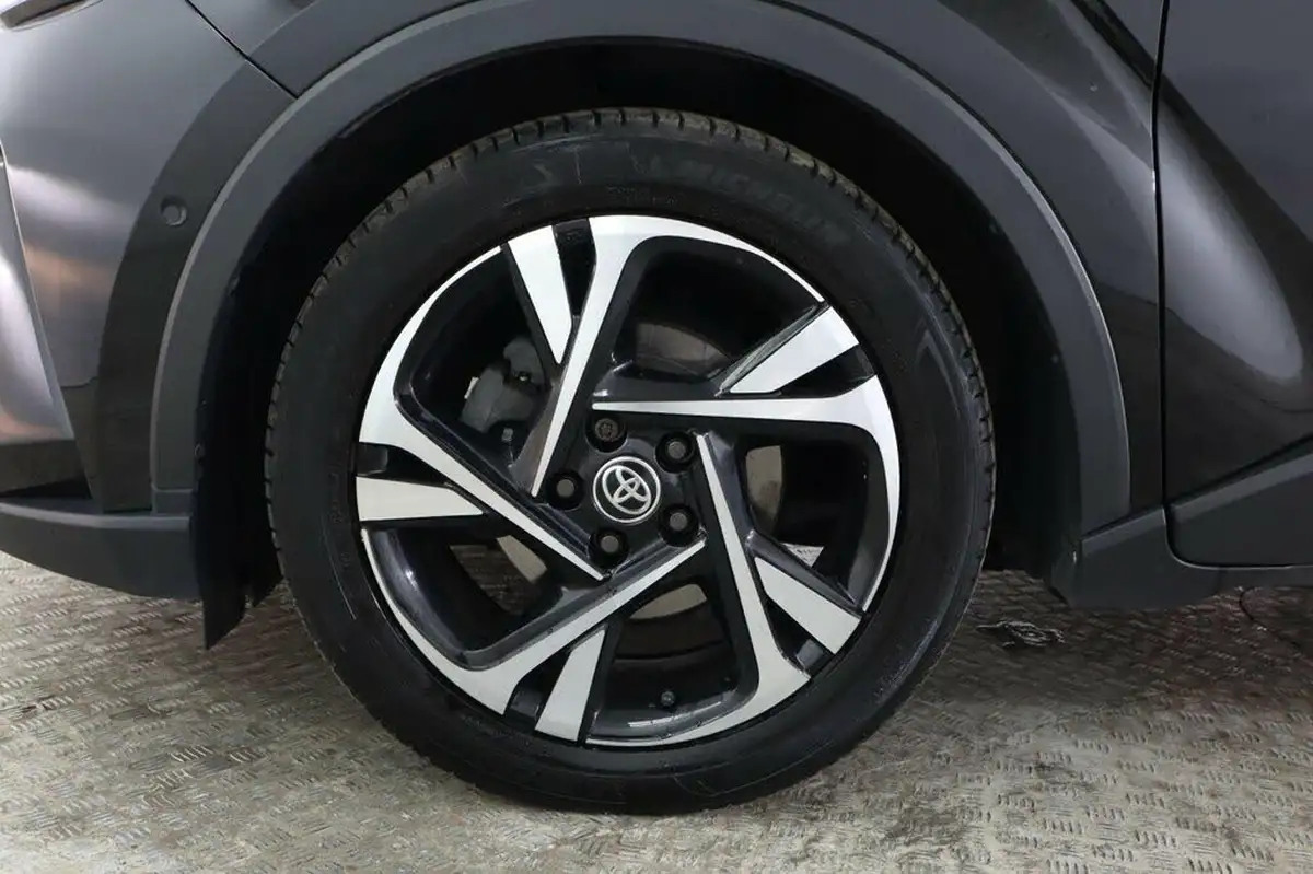 2022-toyota-c-hr-18-vvt-i-design-big-26