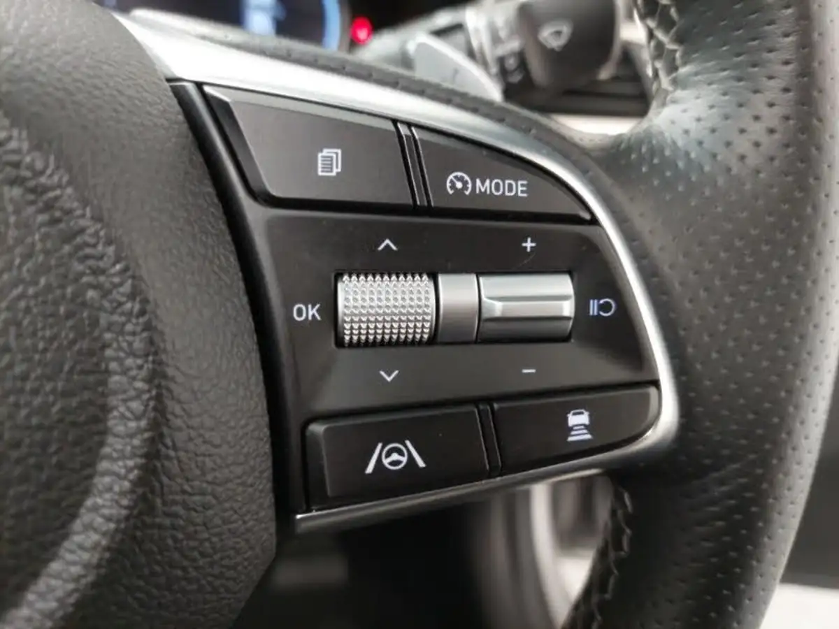 2022-genesis-g70-22-d-premium-line-saloon-4d-big-16