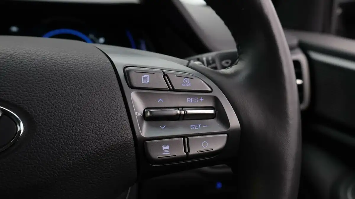 2022-hyundai-ioniq-e-premium-se-electric-big-25