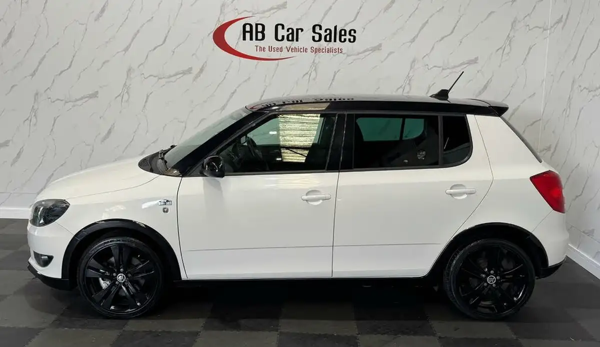 2014-skoda-fabia-12-black-edition-hatchback-big-3