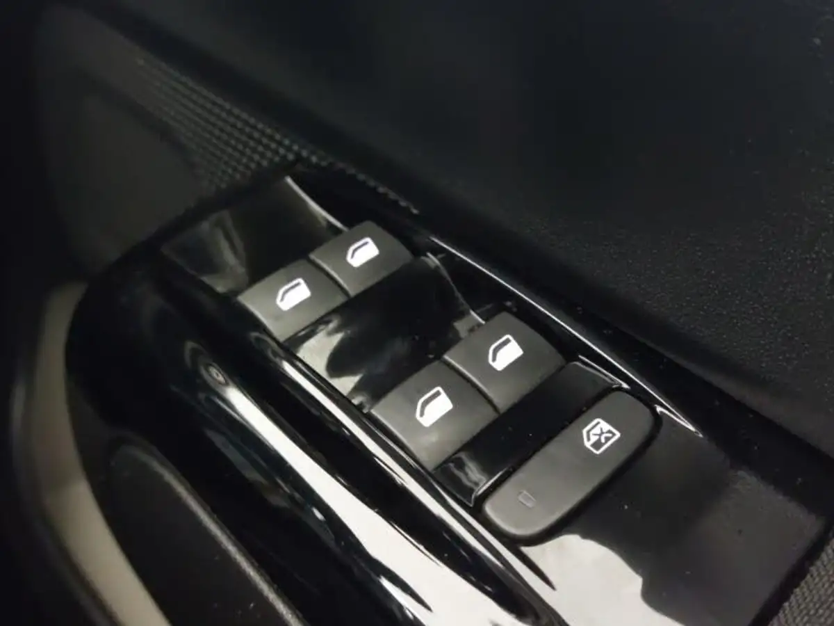 2021-citroen-c3-12-puretech-shine-plus-83ps-big-17