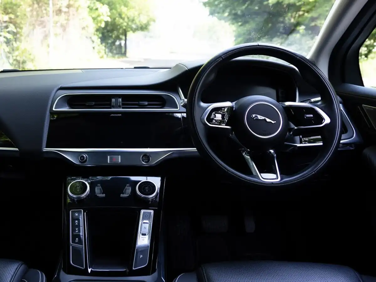 2021-jaguar-i-pace-ev400-se-big-46