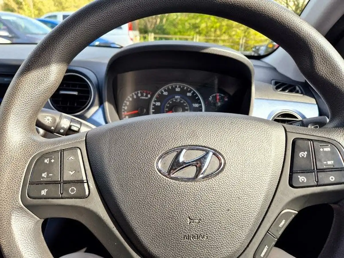 2014-hyundai-i10-12-se-big-14