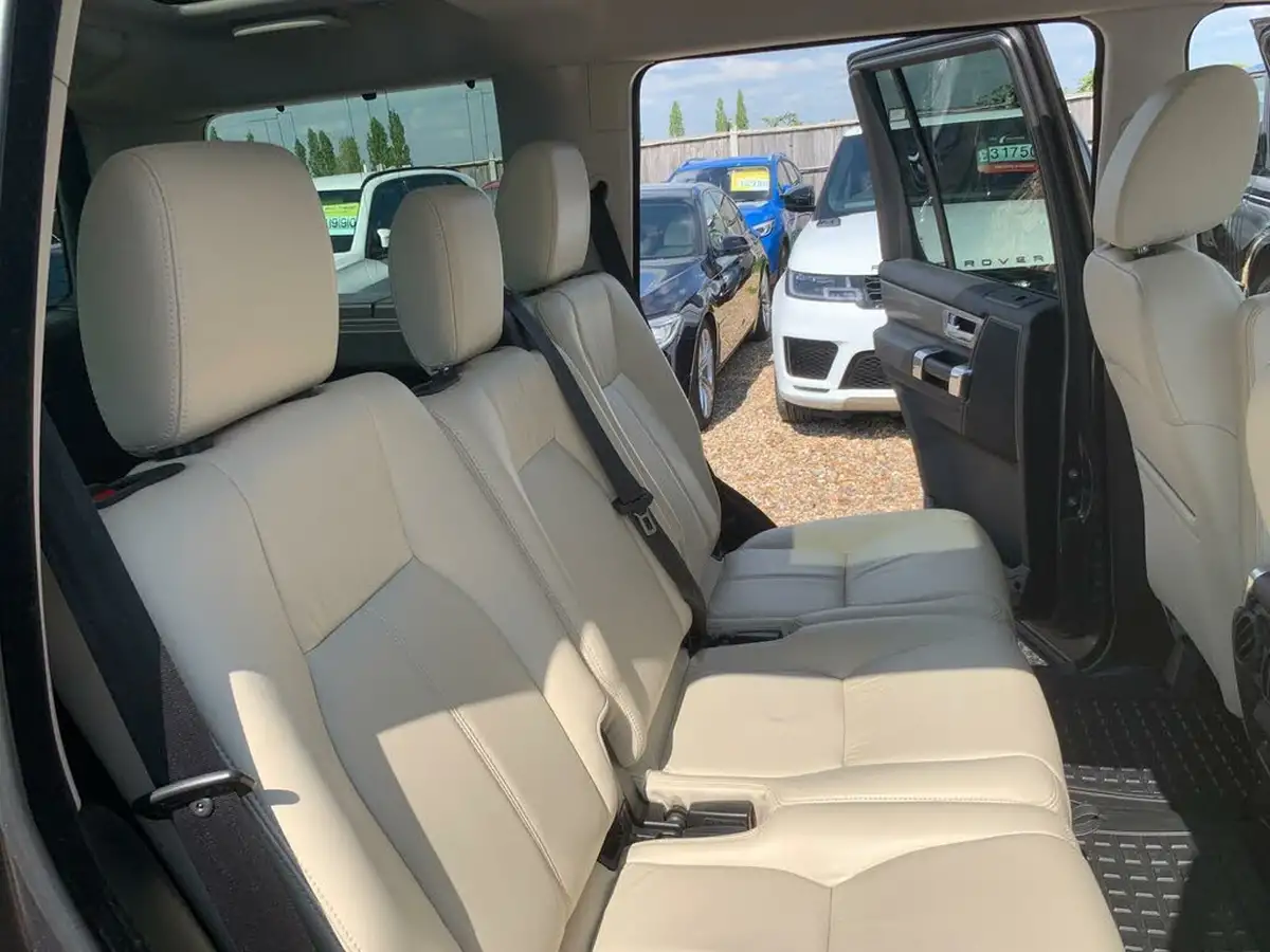 2015-land-rover-discovery-4-30-sd-v6-hse-big-51